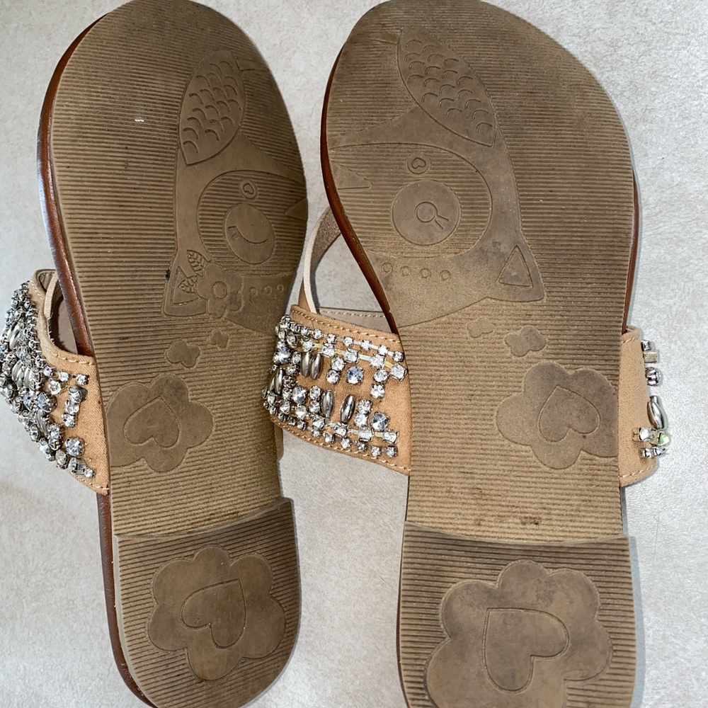 Buckle BKE Sole Tan and Silver Embellished Sandals Size 6 - Picture 3 of 5